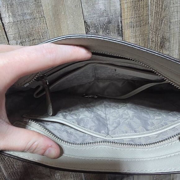 Michael Kors Jet Set Large Saffiano Leather Messenger Bag - Picture 7 of 7